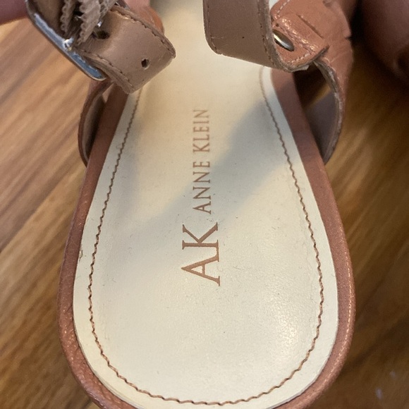 Anne Klein Women’s Brown Heels With Silver Buckle Size 8 - Picture 4 of 10